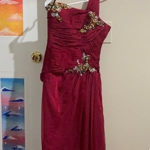 Dress only worn once! Good as new. No damages.